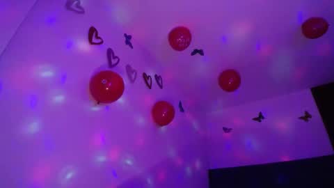 Yiny online show from February 15, 8:33 am