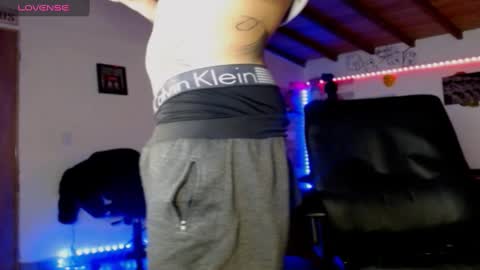Snapshot of yio__cohen chatting on December 18, 5:26 am yio cohen  online show from December 18, 5:26 am