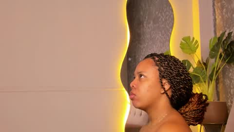 roxie reyes  online show from November 9, 11:19 am