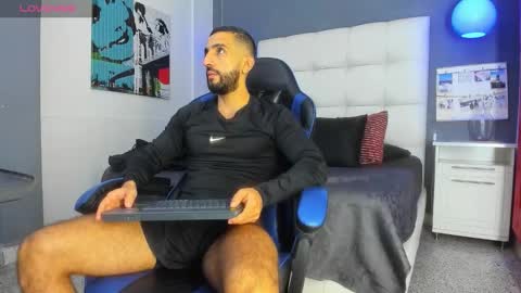 Yiyo online show from March 27, 9:36 pm