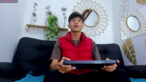 Snapshot of yizus_bonz chatting on December 2, 3:58 am yizus_bonz online show from December 2, 3:58 am