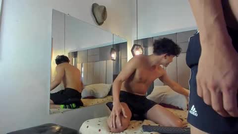 Snapshot of yizus_bonz chatting on February 12, 1:52 am yizus_bonz online show from February 12, 1:52 am