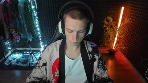 Snapshot of yoi_aji chatting on November 8, 4:18 pm You can ask my name in pm online show from November 8, 4:18 pm