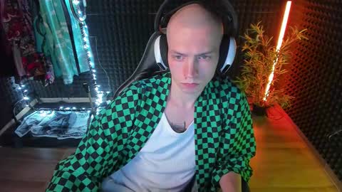 Snapshot of yoi_aji chatting on November 12, 5:13 pm You can ask my name in pm online show from November 12, 5:13 pm