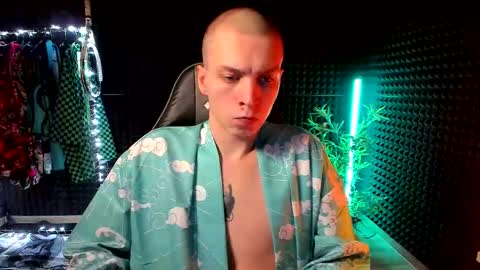 Snapshot of yoi_aji chatting on November 19, 2:17 pm You can ask my name in pm online show from November 19, 2:17 pm