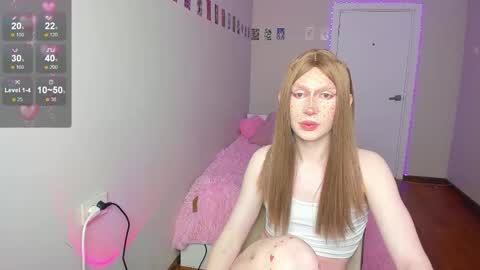 Snapshot of yoi_mika chatting on October 29, 12:57 am Mikaella - Mika online show from October 29, 12:57 am