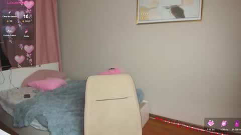 Snapshot of yoi_mika chatting on November 18, 1:11 am Mikaella - Mika online show from November 18, 1:11 am