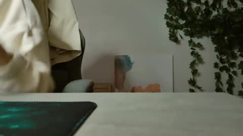 Snapshot of yoka_paradoxxx chatting on October 27, 5:00 am yoka_paradoxxx online show from October 27, 5:00 am