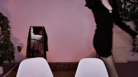 Snapshot of yoka_paradoxxx chatting on October 31, 5:30 am yoka_paradoxxx online show from October 31, 5:30 am