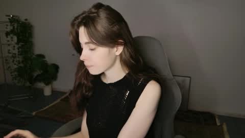 Snapshot of yoka_paradoxxx chatting on November 19, 5:18 am yoka_paradoxxx online show from November 19, 5:18 am