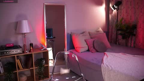 Yoko online show from December 20, 6:20 am