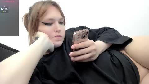 yomoyoo online show from November 13, 8:30 pm