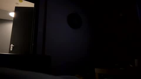 Snapshot of yonise909383 chatting on December 17, 5:02 am yonise909383 online show from December 17, 5:02 am