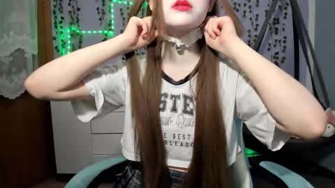 yoonhee_ki online show from March 26, 3:28 pm