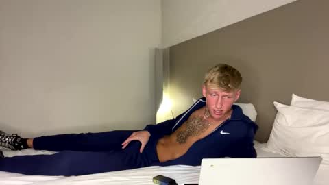 Snapshot of yorkshirelad208 chatting on January 25, 7:28 pm Harrison online show from January 25, 7:28 pm