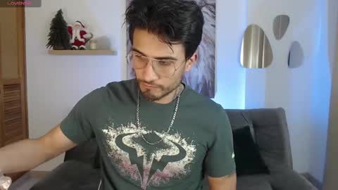 Snapshot of yoshy_man chatting on December 31, 3:01 am yoshy_man online show from December 31, 3:01 am