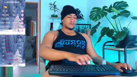 Snapshot of yosoy_enzo2020 chatting on December 27, 6:42 pm Enzo online show from December 27, 6:42 pm