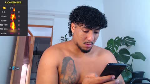 Snapshot of yosoy_enzo2020 chatting on January 22, 12:27 pm Enzo online show from January 22, 12:27 pm