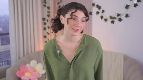 Elizabeth brunette -- Darline blonde  online show from December 6, 7:10 am