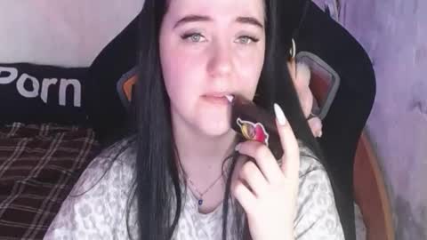 your_8a8y online show from November 24, 9:31 am