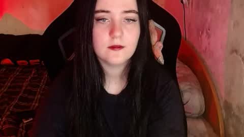 your_8a8y online show from December 3, 3:32 pm