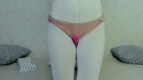 Lily online show from December 9, 8:00 am