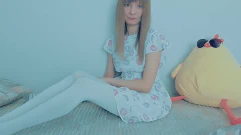Lily online show from October 9, 3:37 am