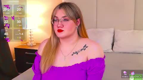 Snapshot of your_dream_nancy chatting on September 22, 1:02 pm Nancy online show from September 22, 1:02 pm