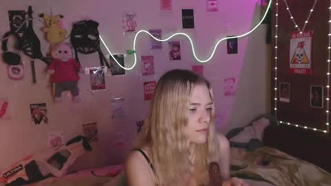 Snapshot of your_horny_friends chatting on November 3, 2:29 pm Your Horny Friends online show from November 3, 2:29 pm