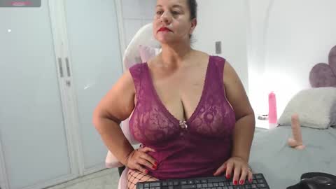 Snapshot of your_lady_milf chatting on February 6, 4:14 pm your_lady_milf online show from February 6, 4:14 pm