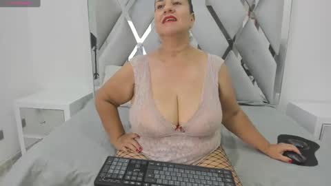 Snapshot of your_lady_milf chatting on February 21, 6:26 pm your_lady_milf online show from February 21, 6:26 pm