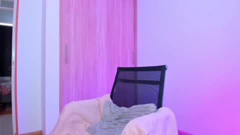 Snapshot of your_little_ chatting on January 8, 4:54 pm your_little_ online show from January 8, 4:54 pm