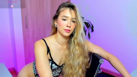 Snapshot of your_little_ chatting on January 31, 12:40 pm your_little_ online show from January 31, 12:40 pm