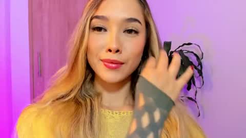 Snapshot of your_little_ chatting on February 10, 1:55 pm your_little_ online show from February 10, 1:55 pm