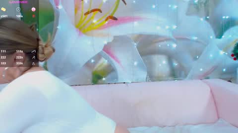 Snapshot of your_milf_lilly chatting on January 18, 10:06 am Lilly online show from January 18, 10:06 am