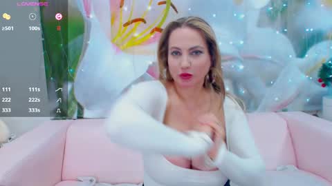 Snapshot of your_milf_lilly chatting on January 24, 10:43 am Lilly online show from January 24, 10:43 am