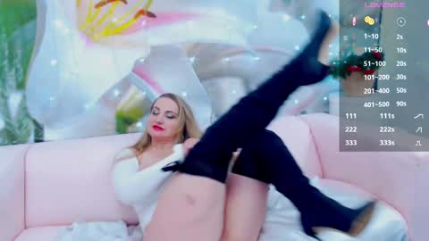 Snapshot of your_milf_lilly chatting on March 12, 9:55 am Lilly online show from March 12, 9:55 am