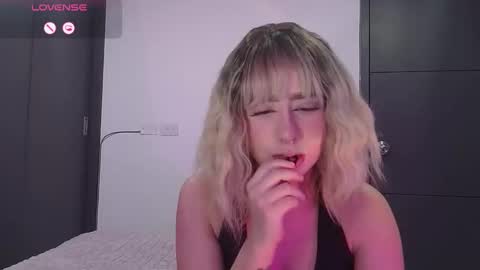 Snapshot of your_rosalie chatting on September 10, 4:45 am your_rosalie online show from September 10, 4:45 am