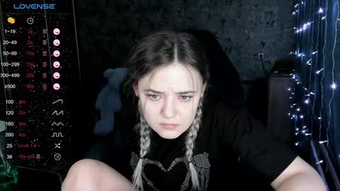 Snapshot of your_small_bunny chatting on December 5, 11:38 am Molly online show from December 5, 11:38 am