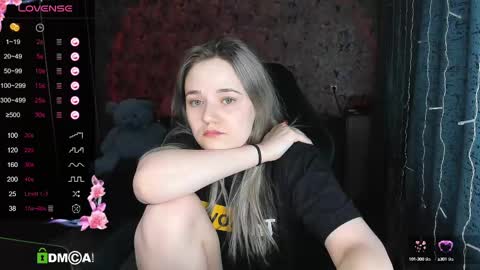 Snapshot of your_small_bunny chatting on March 10, 3:52 pm Molly online show from March 10, 3:52 pm