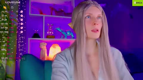 Snapshot of your_spring chatting on November 16, 11:32 pm your_spring online show from November 16, 11:32 pm