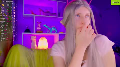 Snapshot of your_spring chatting on November 29, 10:40 am your_spring online show from November 29, 10:40 am