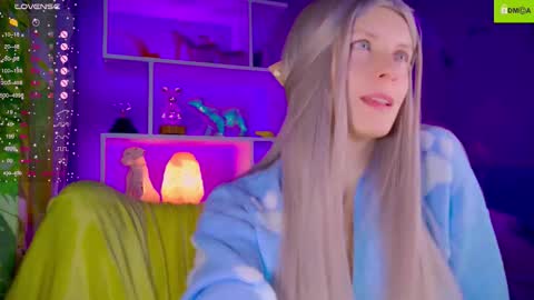 Snapshot of your_spring chatting on December 1, 10:53 am your_spring online show from December 1, 10:53 am