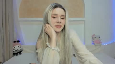 Snapshot of your_tender_doll chatting on November 11, 4:18 pm Alice online show from November 11, 4:18 pm