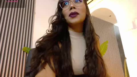 Snapshot of yourcutemolly chatting on October 3, 4:20 am Selena online show from October 3, 4:20 am