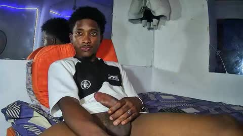 Yourdaddy2005 online show from March 11, 8:20 am