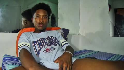 Yourdaddy2005 online show from April 1, 4:37 pm