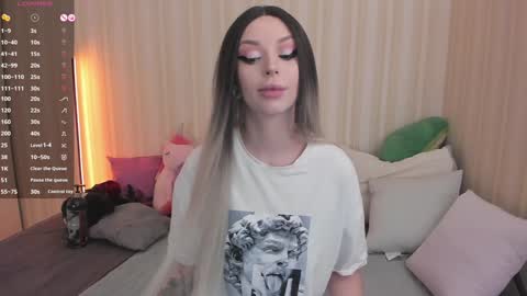 Mary online show from February 3, 8:57 am