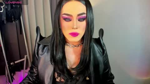 Snapshot of yourfiercemistress chatting on September 18, 10:23 pm not into STINGY and CHEAP people online show from September 18, 10:23 pm