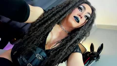 Snapshot of yourfiercemistress chatting on November 6, 2:23 am not into STINGY and CHEAP people online show from November 6, 2:23 am